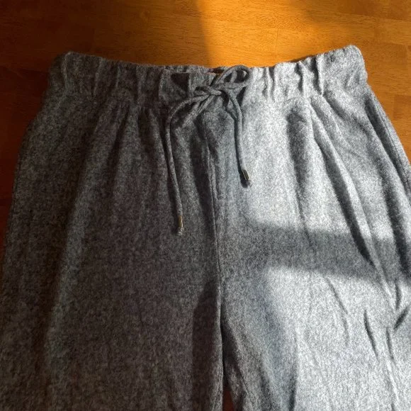 2-pc. set - size XL H&M gray sweatshirt and size Large H&M gray sweat pants - Picture 6 of 8